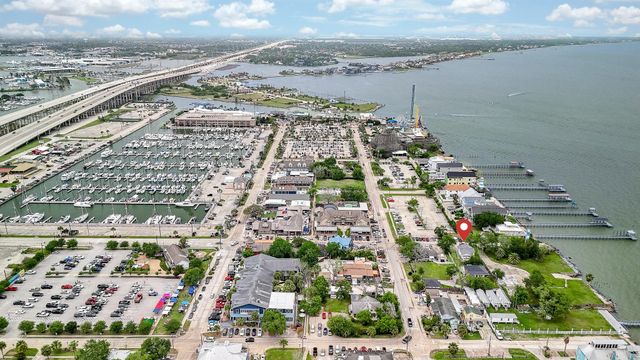 704 6th Street, Kemah, TX 77565