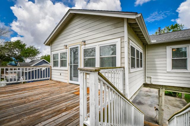 704 6th Street, Kemah, TX 77565