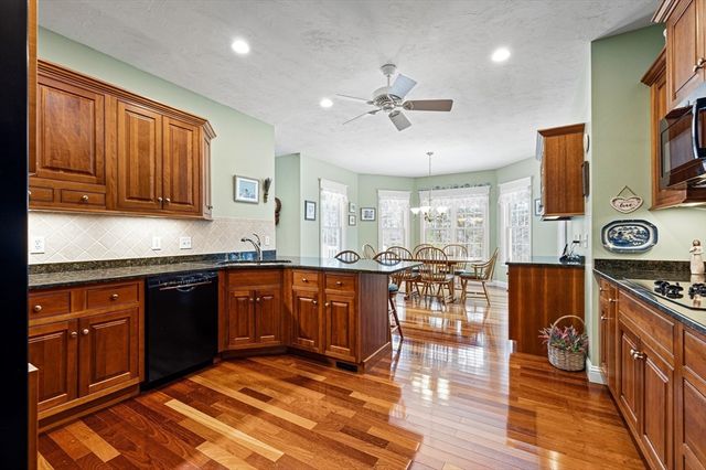 60 Samuel Curtis Way 60, Marshfield, MA 02050