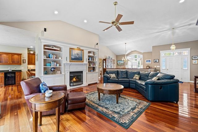 60 Samuel Curtis Way 60, Marshfield, MA 02050