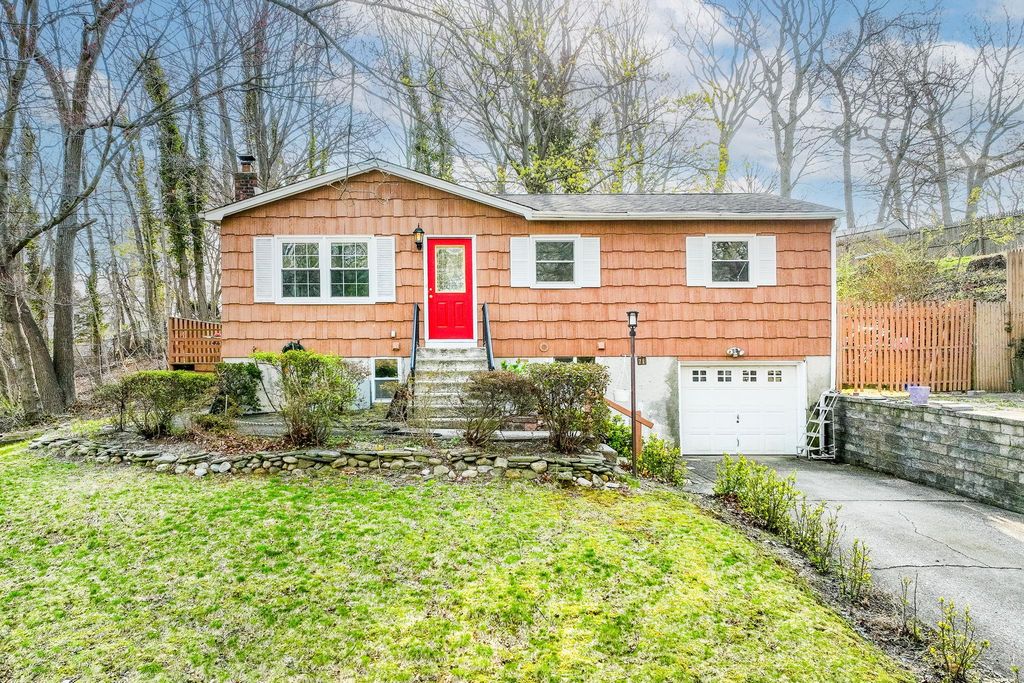 71 Rosewood Road, Rocky Point, NY 11778