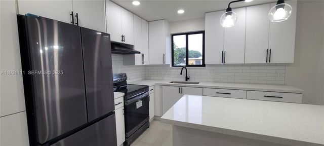 800 Jann Ave, Opa-locka, FL 33054