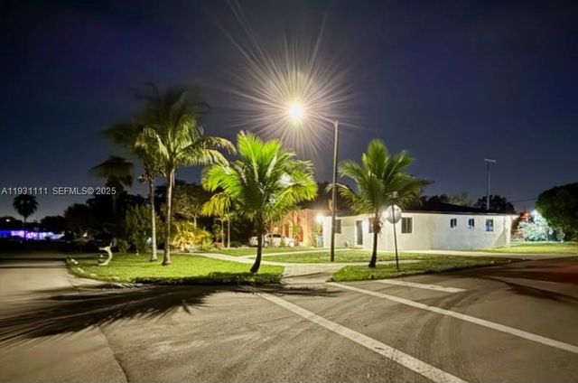 800 Jann Ave, Opa-locka, FL 33054