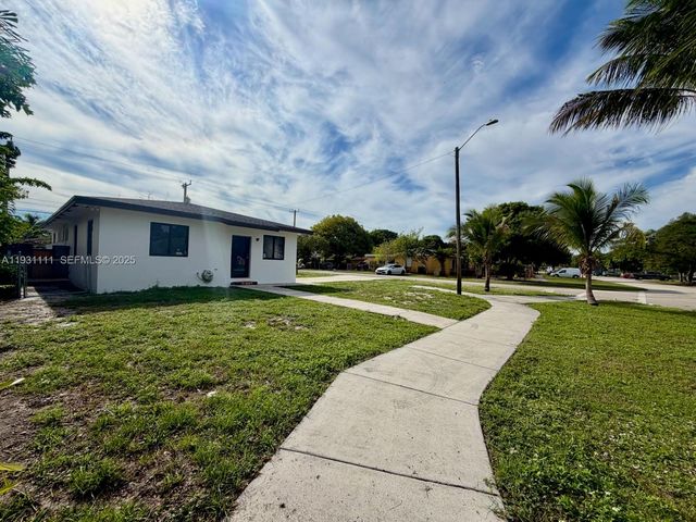800 Jann Ave, Opa-locka, FL 33054
