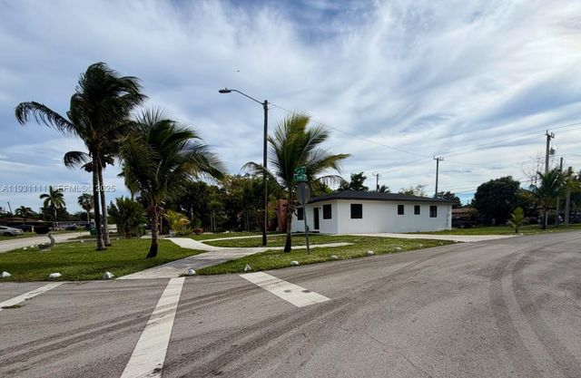 800 Jann Ave, Opa-locka, FL 33054