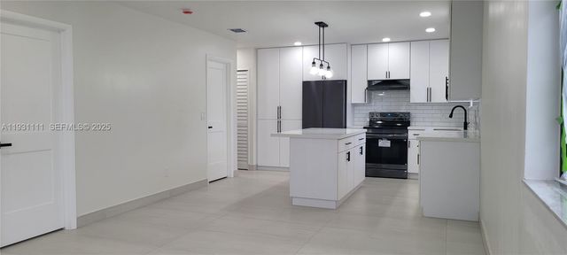 800 Jann Ave, Opa-locka, FL 33054