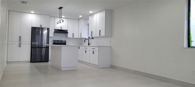 800 Jann Ave, Opa-locka, FL 33054