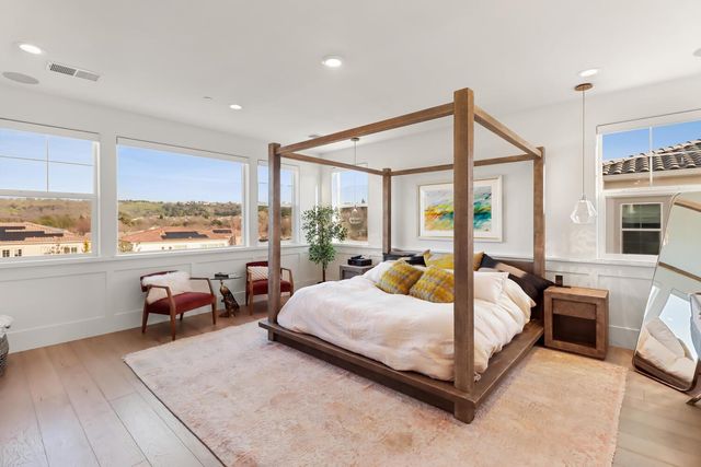 810 Fallen Log Ct, Rocklin, CA 95765