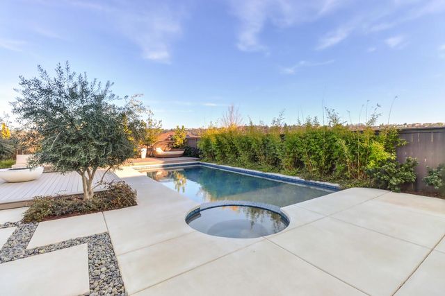 810 Fallen Log Ct, Rocklin, CA 95765