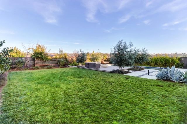810 Fallen Log Ct, Rocklin, CA 95765