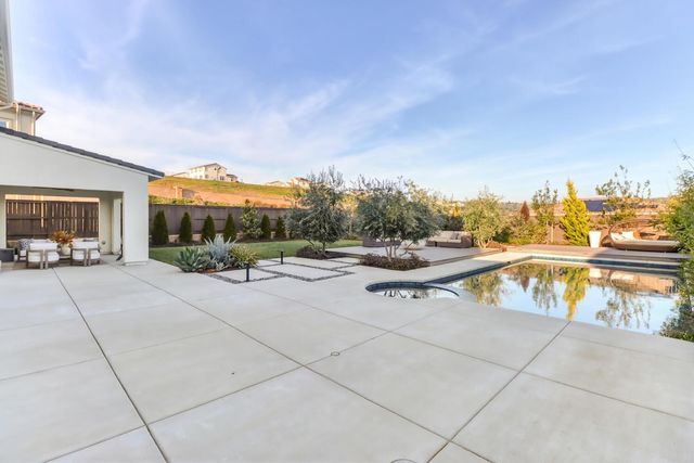 810 Fallen Log Ct, Rocklin, CA 95765