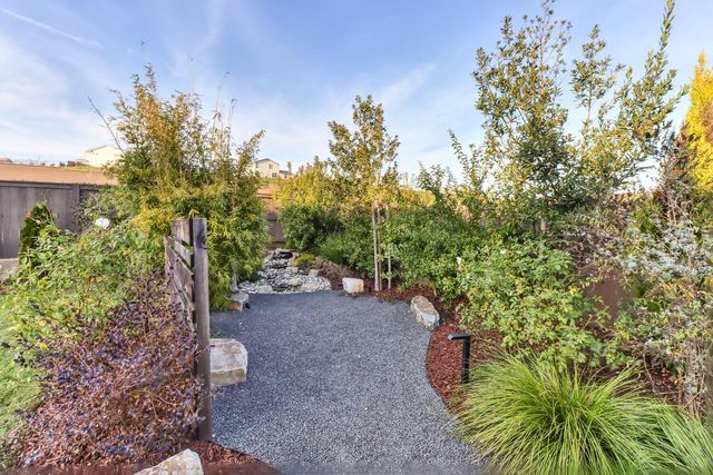 810 Fallen Log Ct, Rocklin, CA 95765