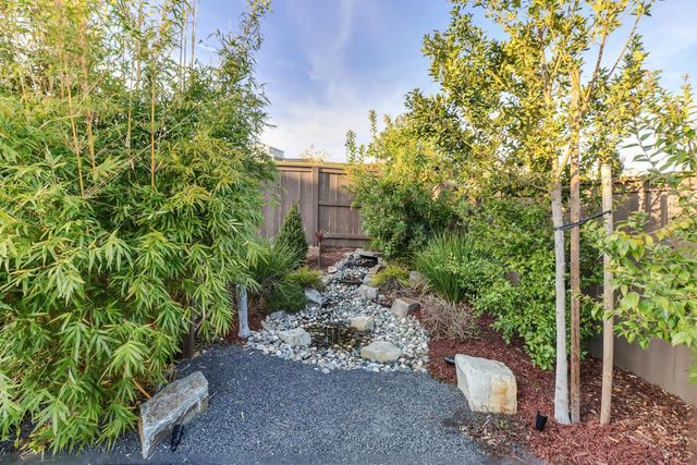 810 Fallen Log Ct, Rocklin, CA 95765