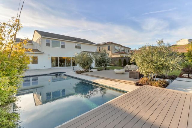 810 Fallen Log Ct, Rocklin, CA 95765