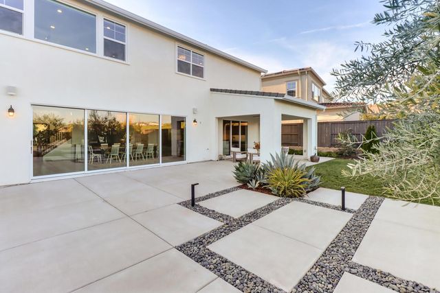 810 Fallen Log Ct, Rocklin, CA 95765