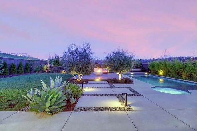 810 Fallen Log Ct, Rocklin, CA 95765