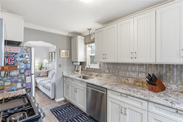 4496 W 158th Street, Cleveland, OH 44135