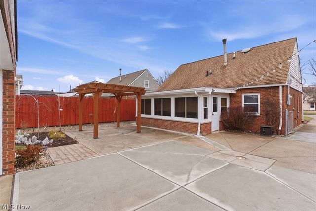 4496 W 158th Street, Cleveland, OH 44135