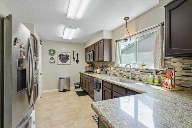 301 Bull Run Drive, League City, TX 77573