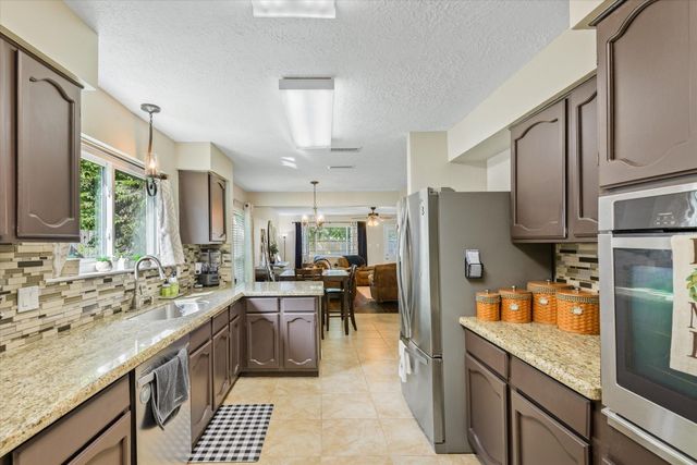 301 Bull Run Drive, League City, TX 77573