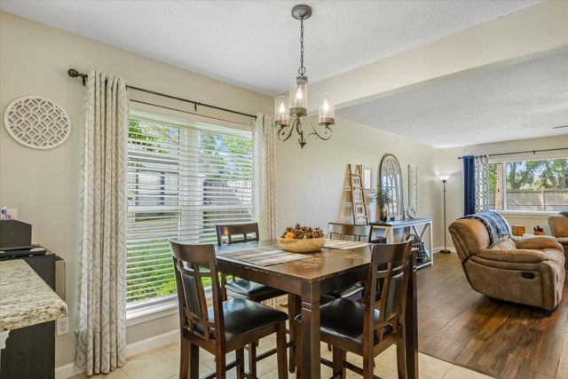 301 Bull Run Drive, League City, TX 77573