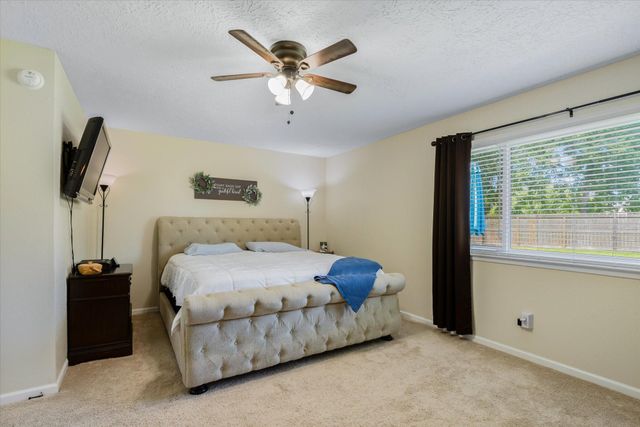 301 Bull Run Drive, League City, TX 77573