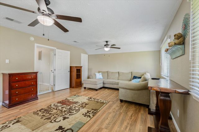 301 Bull Run Drive, League City, TX 77573
