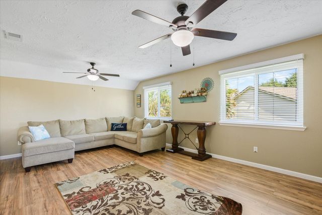 301 Bull Run Drive, League City, TX 77573