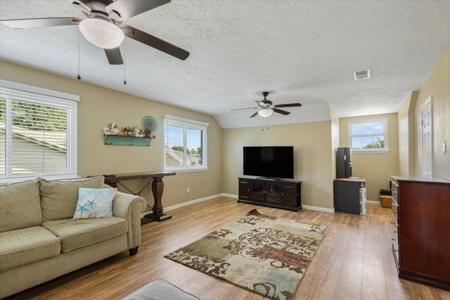 301 Bull Run Drive, League City, TX 77573