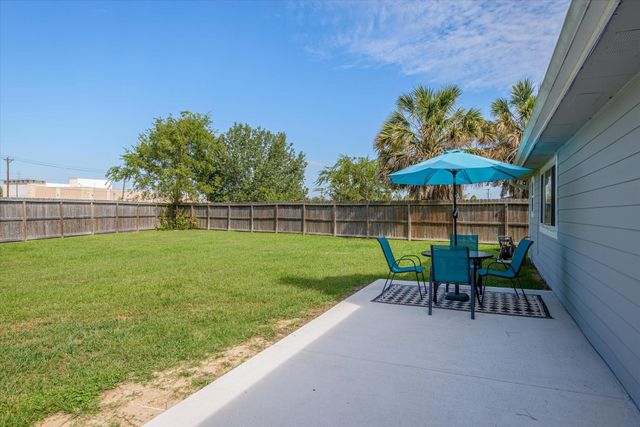 301 Bull Run Drive, League City, TX 77573