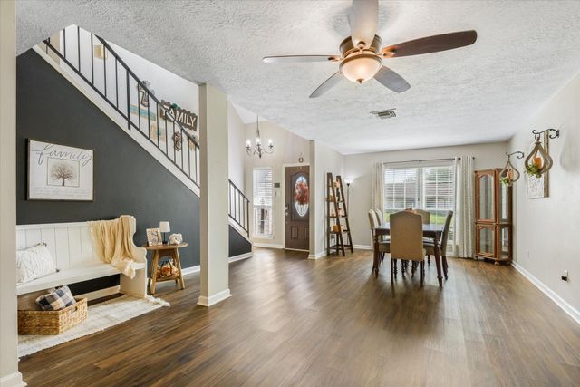 301 Bull Run Drive, League City, TX 77573