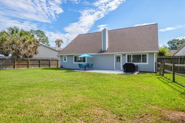 301 Bull Run Drive, League City, TX 77573