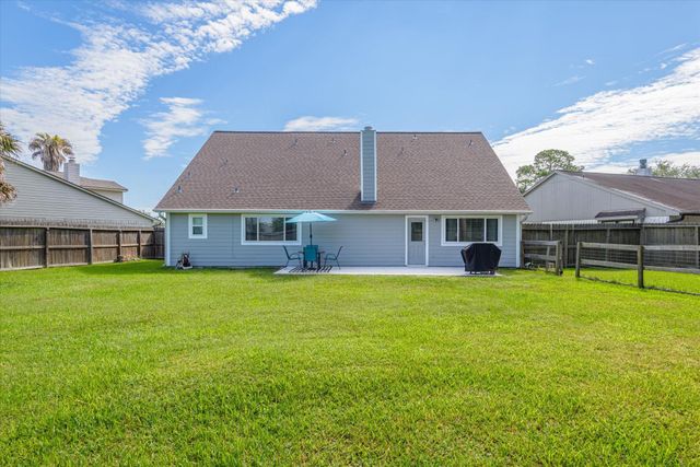 301 Bull Run Drive, League City, TX 77573