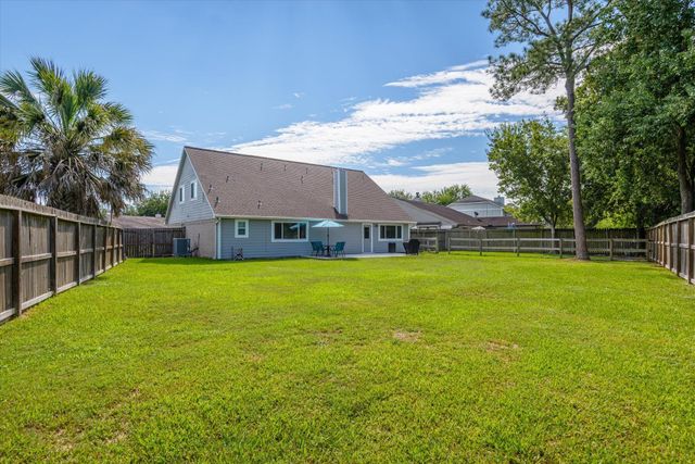 301 Bull Run Drive, League City, TX 77573