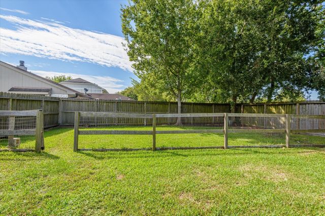 301 Bull Run Drive, League City, TX 77573