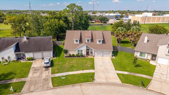 301 Bull Run Drive, League City, TX 77573