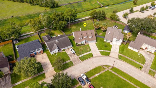 301 Bull Run Drive, League City, TX 77573