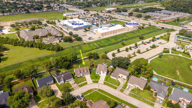 301 Bull Run Drive, League City, TX 77573