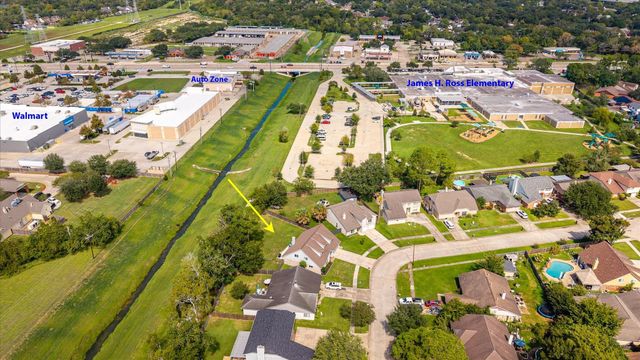 301 Bull Run Drive, League City, TX 77573