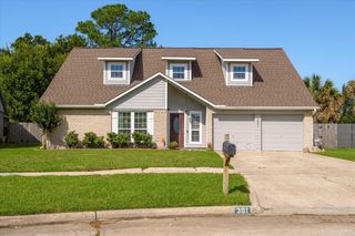 301 Bull Run Drive, League City, TX 77573
