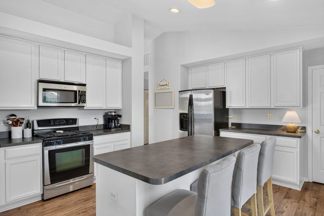 2264 Summerlin Drive 2264, Aurora, IL 60503