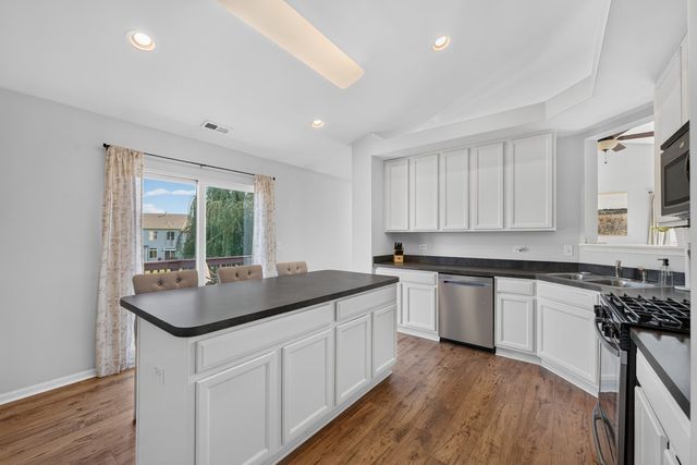 2264 Summerlin Drive 2264, Aurora, IL 60503