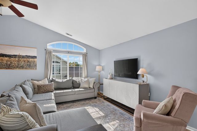 2264 Summerlin Drive 2264, Aurora, IL 60503