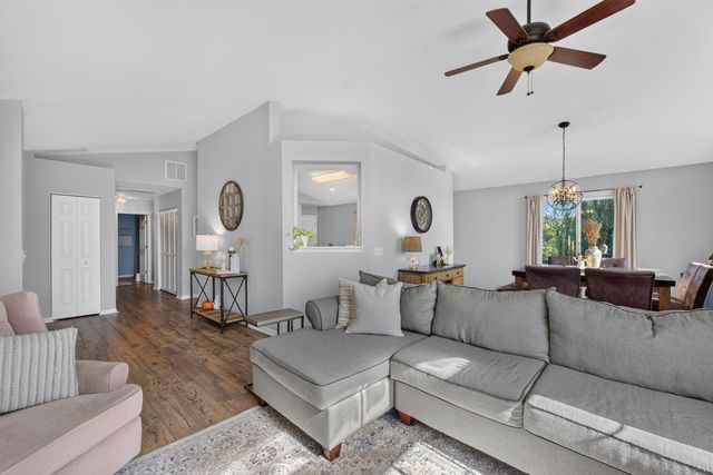 2264 Summerlin Drive 2264, Aurora, IL 60503