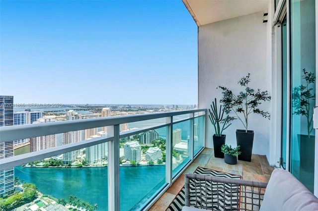 950 Brickell Bay Drive 5608, Miami, FL 33131