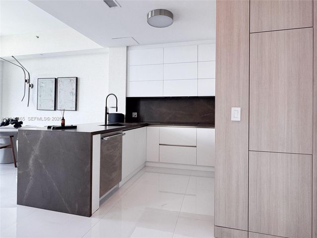 950 Brickell Bay Drive 5608, Miami, FL 33131