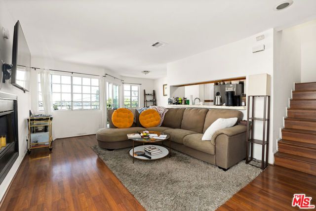 960 N Micheltorena Street, Los Angeles, CA 90026