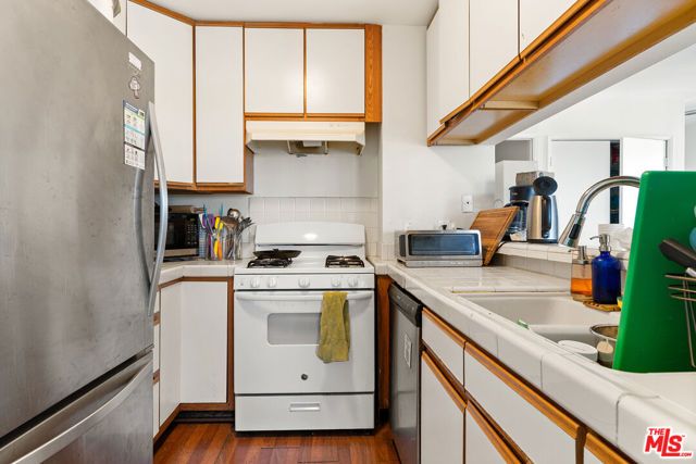 960 N Micheltorena Street, Los Angeles, CA 90026