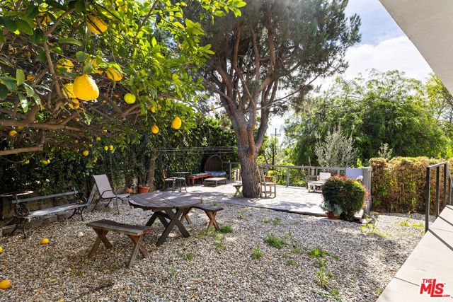 960 N Micheltorena Street, Los Angeles, CA 90026