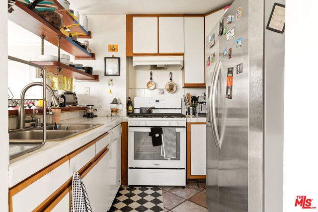 960 N Micheltorena Street, Los Angeles, CA 90026